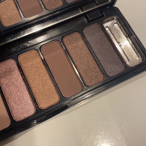 Brand new elf eyeshadow palette - Picture 3 of 4